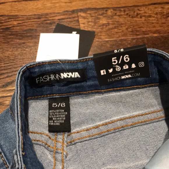 FASHION NOVA Say Yes to Distress Jeans - Picture 4 of 6